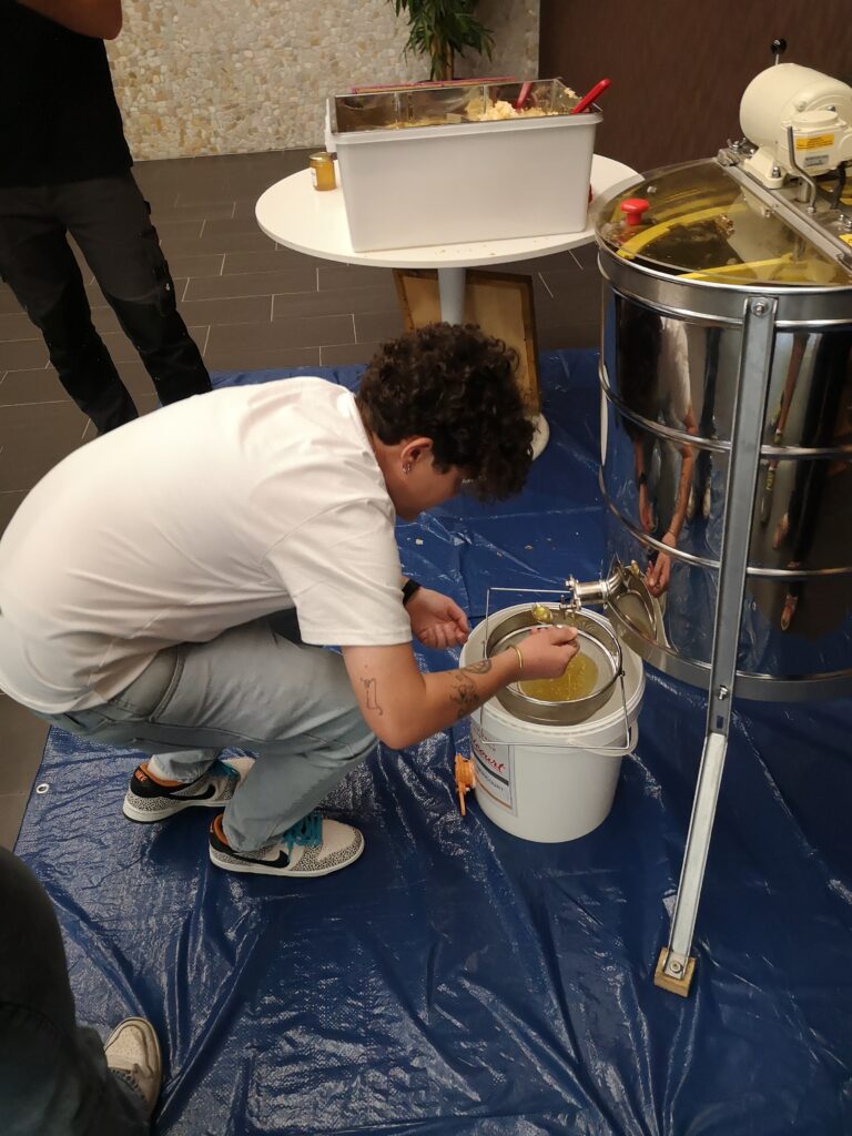 Espace Funéraire Crématorium d'Héricourt, atelier d'extraction de miel